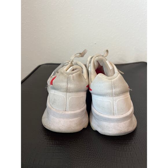 Athletic_Shoes